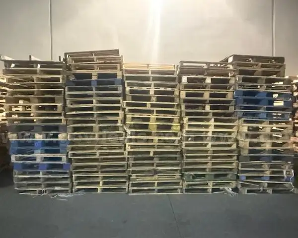 Wood Pallets, Lot of 300