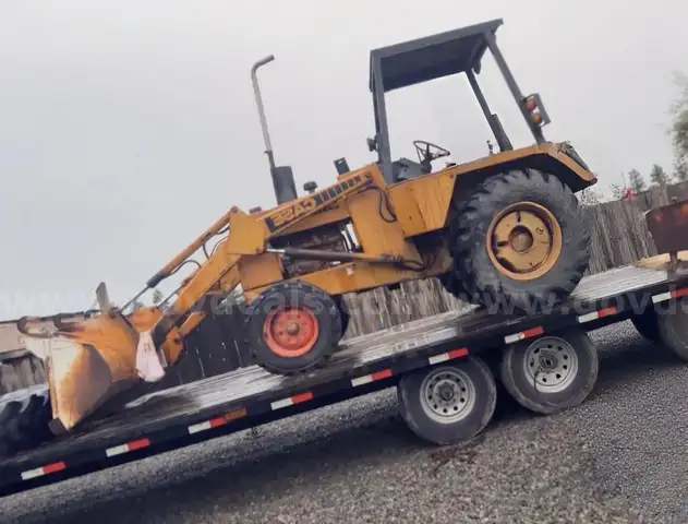 CASE 480C 3,100 Hrs. skip loader was inherited as part of the estate.  This loader ran fine earlier, but needs a battery