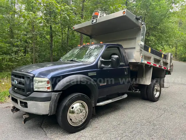 2007 Ford F-550 4x4 DUMP TRUCK (76k MILES)