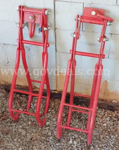 Qty 2 - Quad Claw Timber Log Skidding Tongs