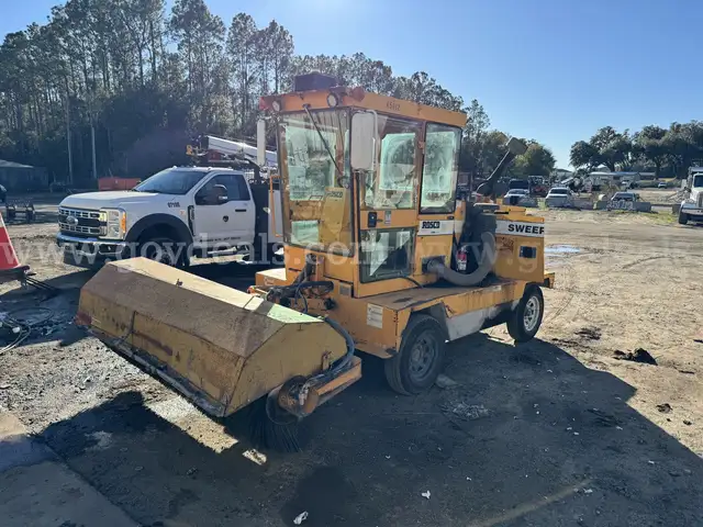 2006 Rosco 4830 Self-Propelled Broom