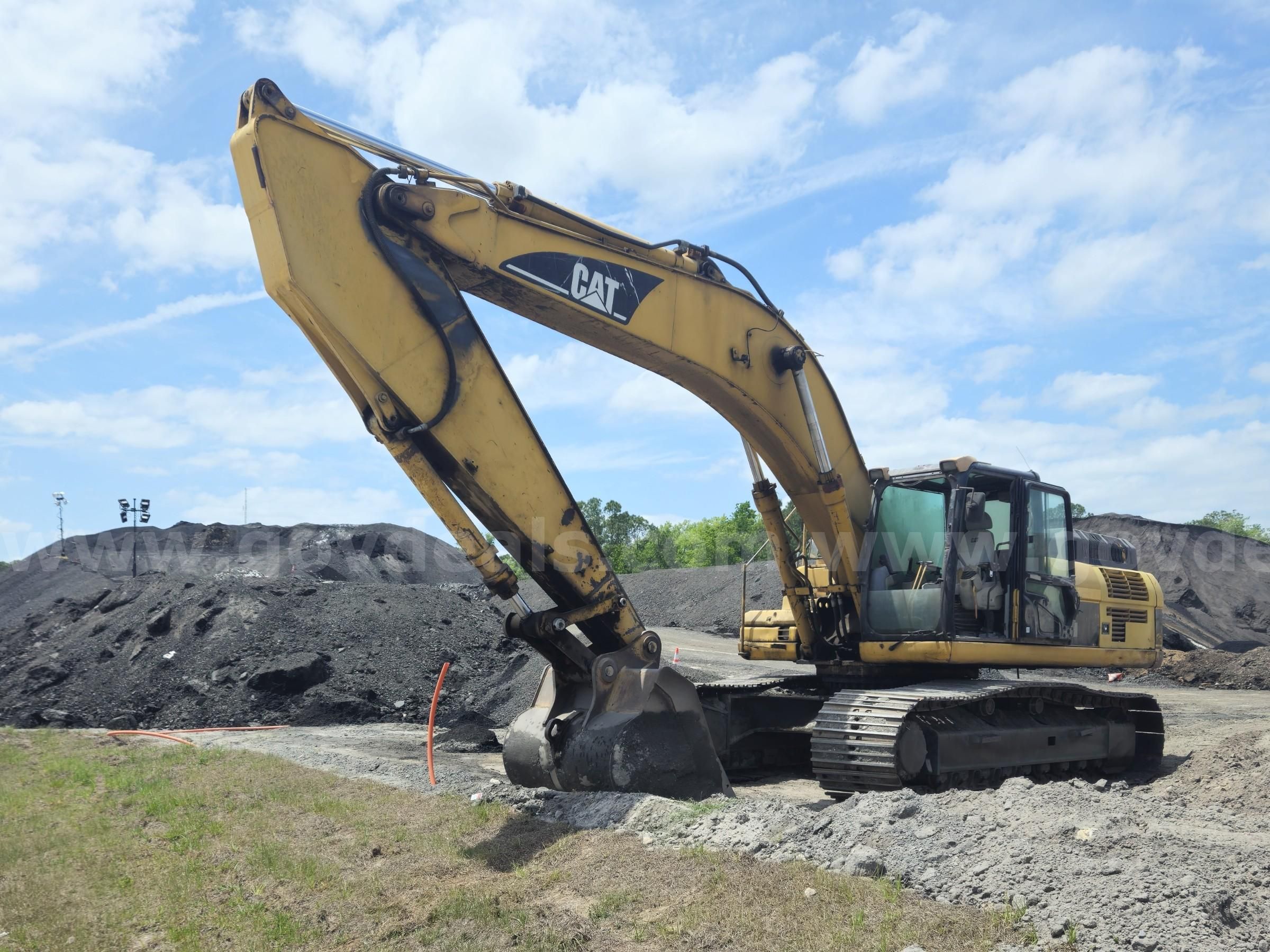 Photo of a 2006 Caterpillar 330DL