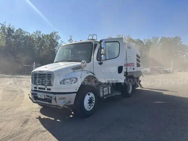 2016 Freightliner M2 w/ Elgin Broom Bear Sweeper Truck