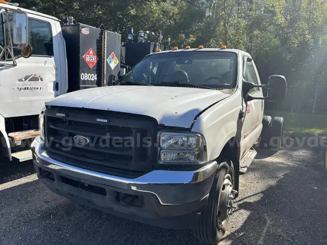 2004 Ford F-550 Cab &#x26; Chassis Dually