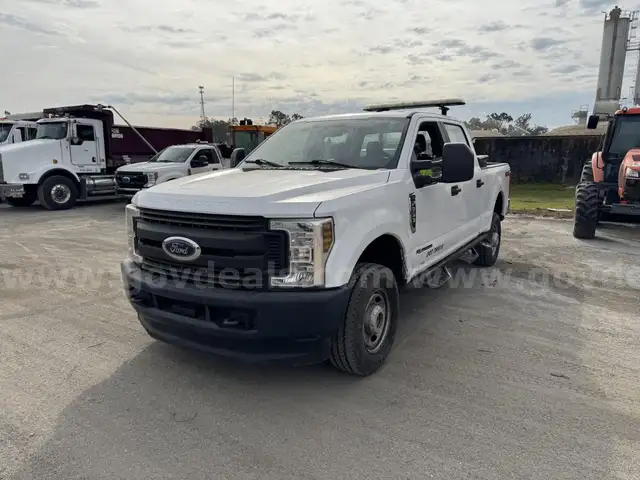 2018 Ford F350 SD 4x4 Crew Cab Pickup Truck