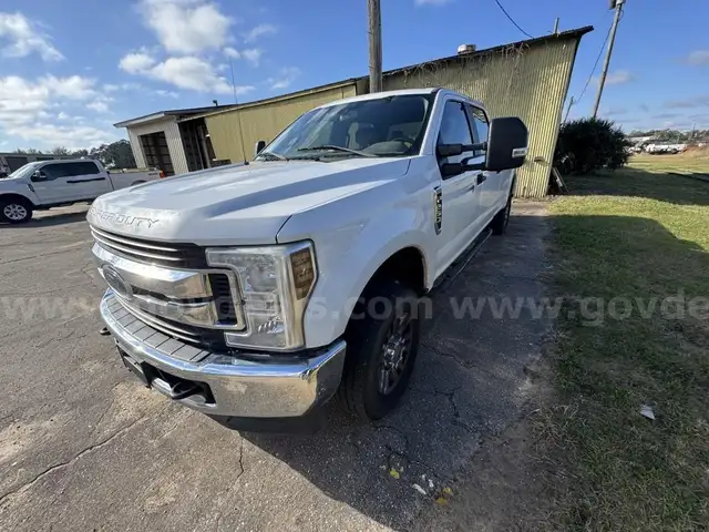 2018 Ford F250 SD 4x4  Crew Cab Pickup Truck