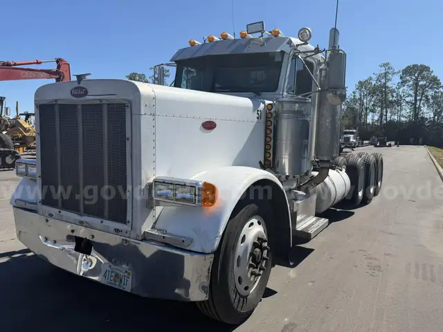 1995 Peterbilt 379 Tri/A  Day Cab Truck Tractor