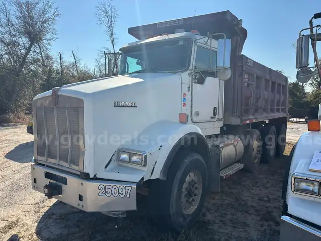 2018 Kenworth T800 Tri/A Dump Truck