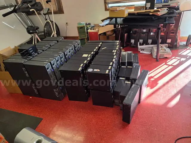 100 Desktop Computers (No Hard Drives)