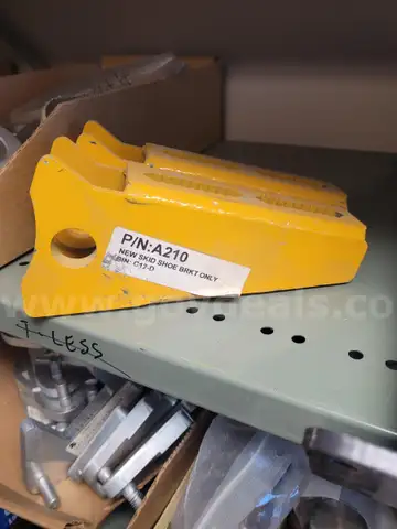 Trackless A210 - SHOE BRACKET