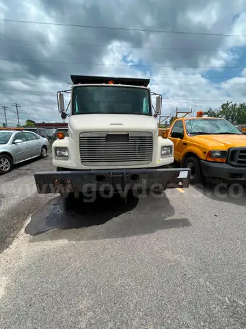 1998 Freightliner FL70 Dump Truck  LOW MILEAGE!