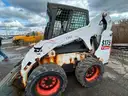 Bobcat Skid Steer + 2 Buckets