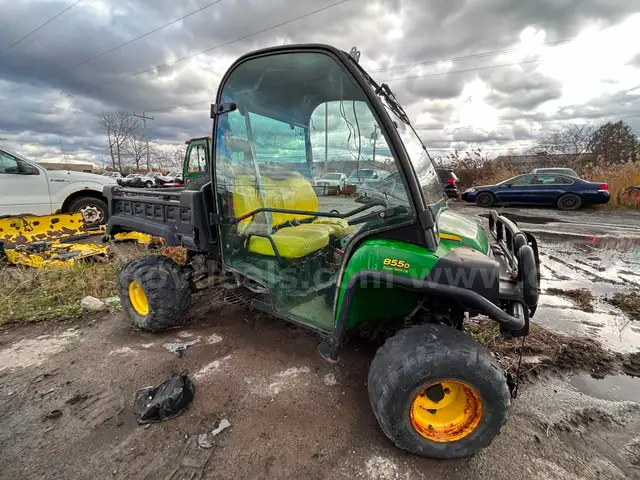 John Deere Gator