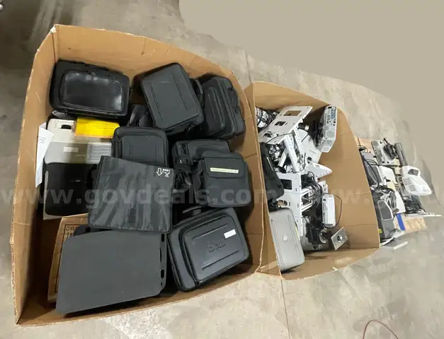 Projectors - 4 pallets of projectors, UNTESTED. All are used, sold as is.