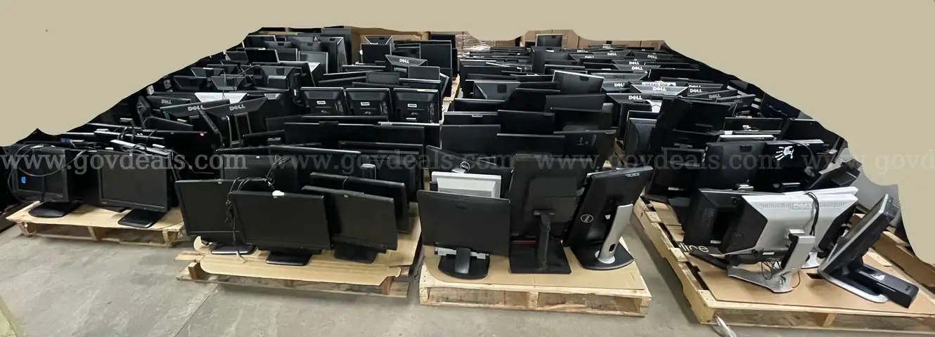 Monitors for PC: 12 pallets of mixed models & sizes, all used. UNTESTED