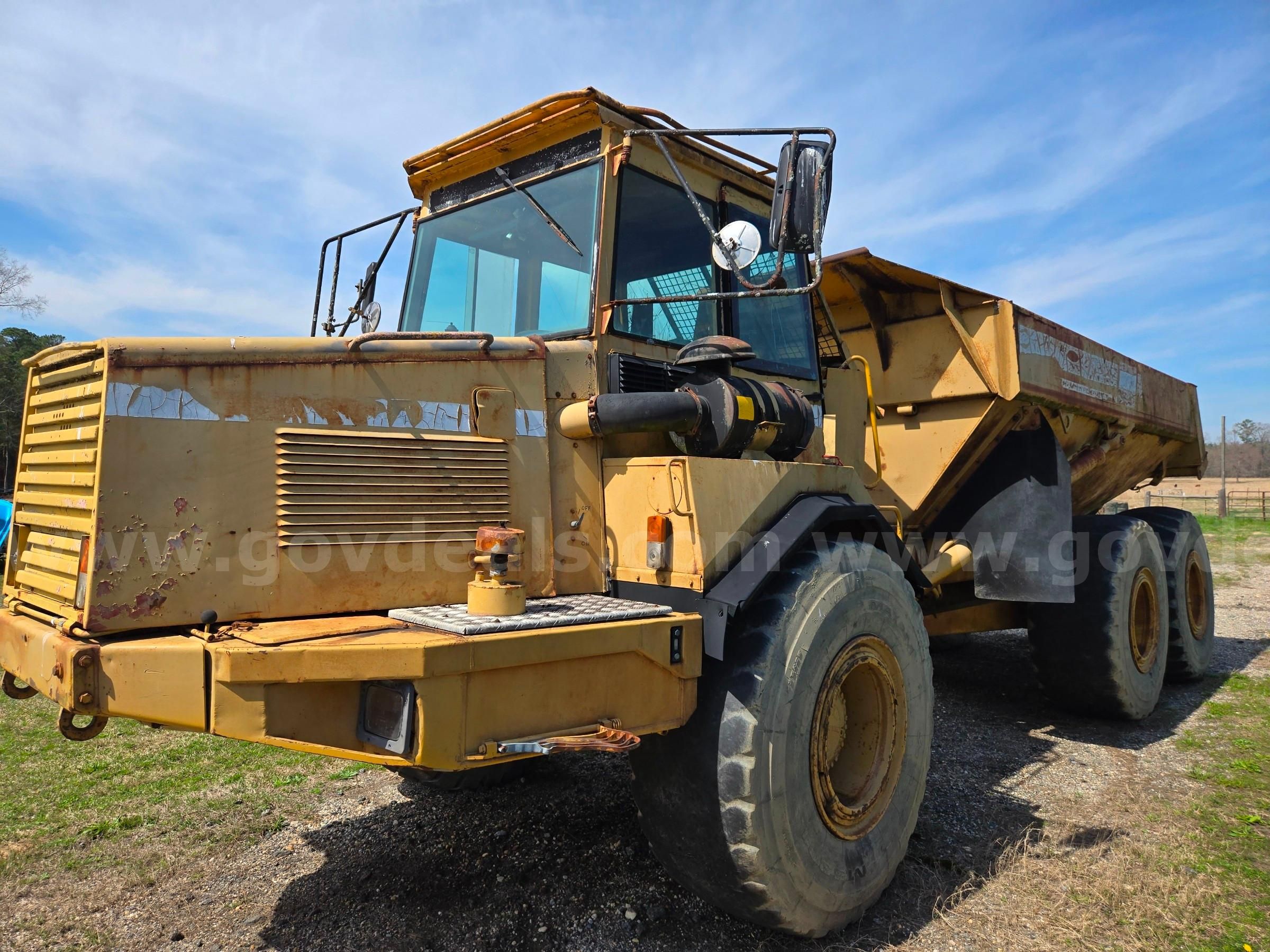 Photo of a 1996 Volvo VOLVO AC25C   6X6