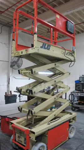 JLG ELECTRIC SCISSOR LIFT