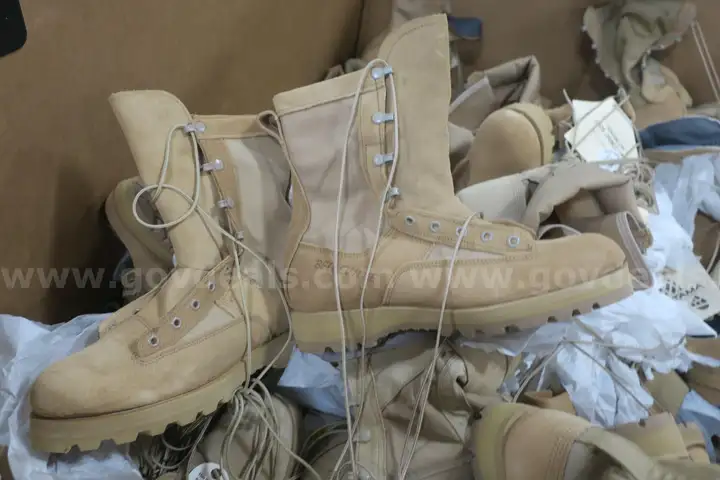 LOT OF ARMY/WORK BOOTS - NEW !