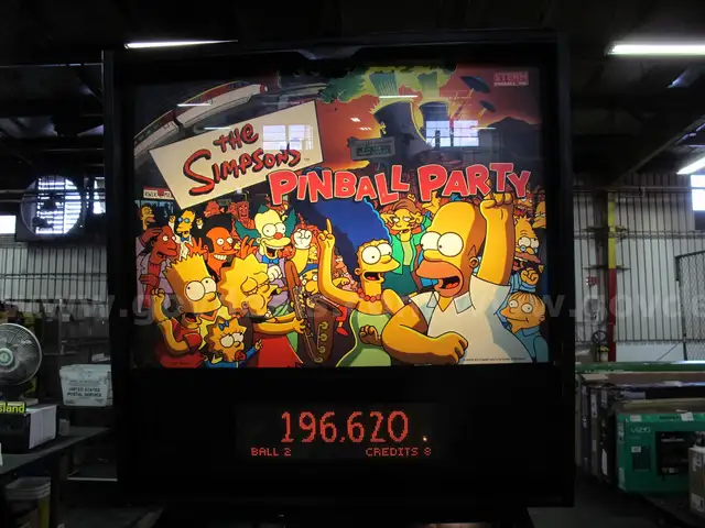 SIMPSONS PINBALL MACHINE