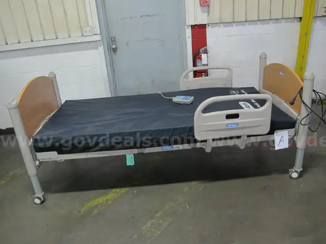 NILL-ROM MEDICAL BED W/MATTRESS