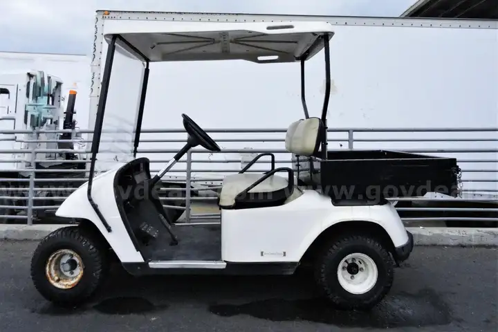 E-Z-GO Golf Cart