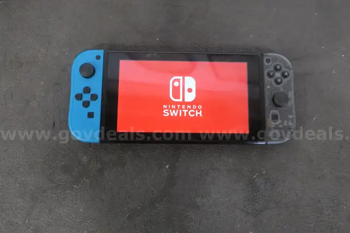 LOT OF (10) NINTENDO SWITCHES- TESTED!