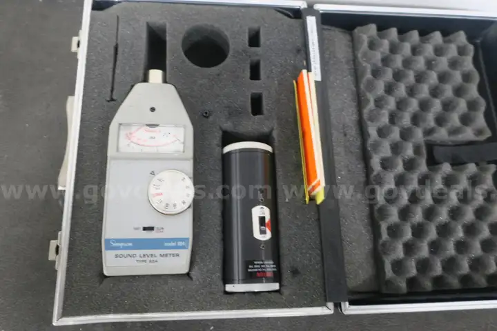 LOT OF (1) SIMPSON SOUND LEVEL METER 884 TYPE S2A- TESTED!
