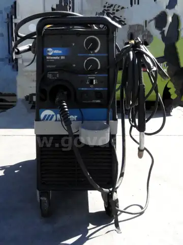 Miller Wire Welder Machine / Millermatic 251