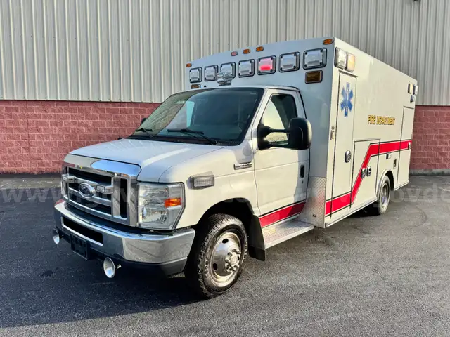 2014 Ford E450 BRAUN CHIEF XL AMBULANCE WITH NEWER ENGINE AND TRANSMISSION