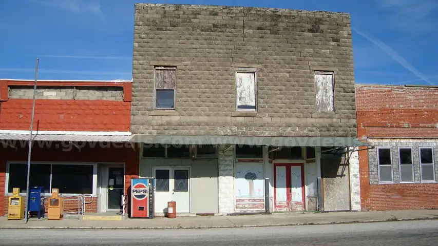 Commercial Building 30 Miles South of Springfield, IL on I-55 in Waggoner, IL