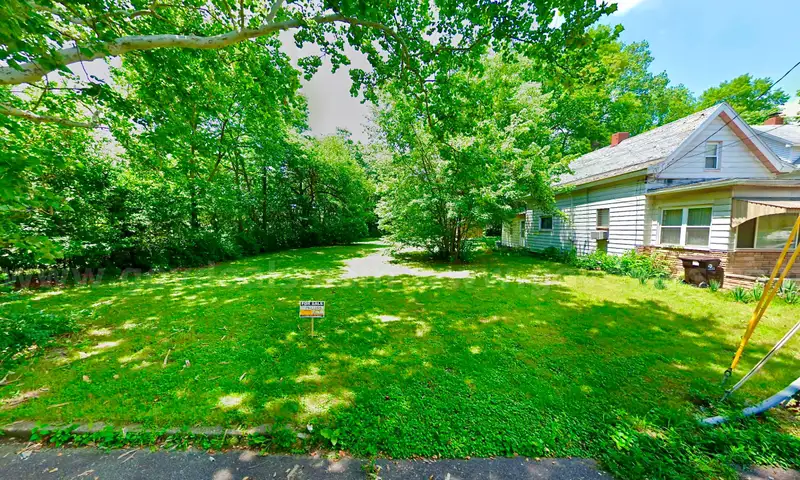 Residential Lot 1 mile from Bradley University in Peoria, IL