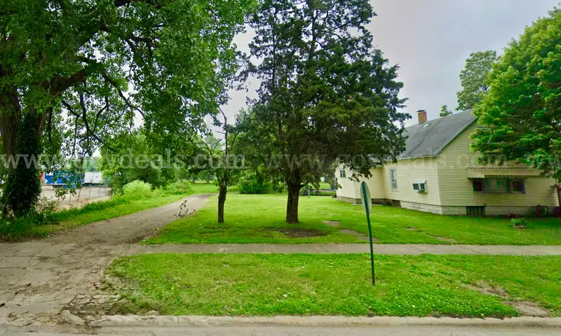 Large Residential Lot South-West of Chicago