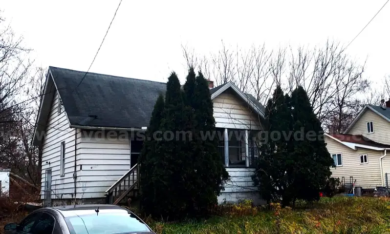 Single Family House in Flint, MI