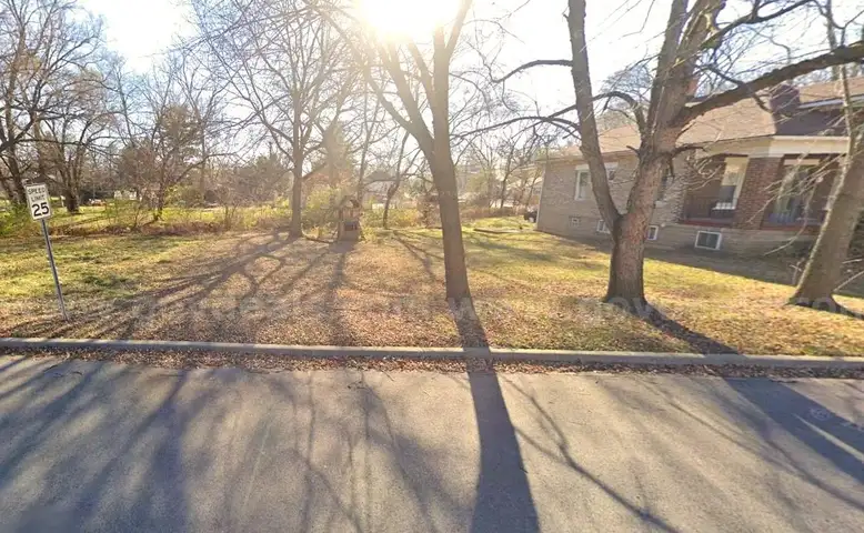 Residential City Lot in Chicago Suburbs (Joliet, IL)