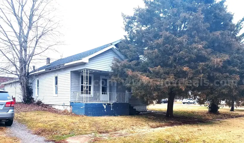 Single Family House in Valier, IL