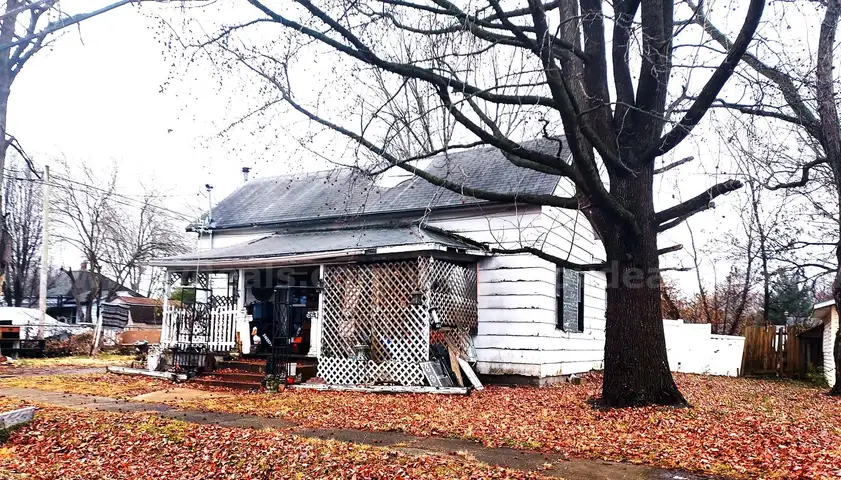 Single Family House in West Frankfort, IL