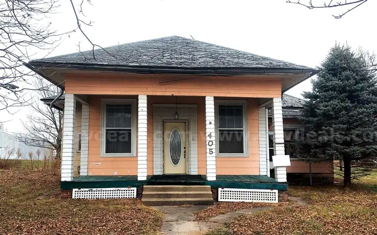 Single Family House in Augusta, IL