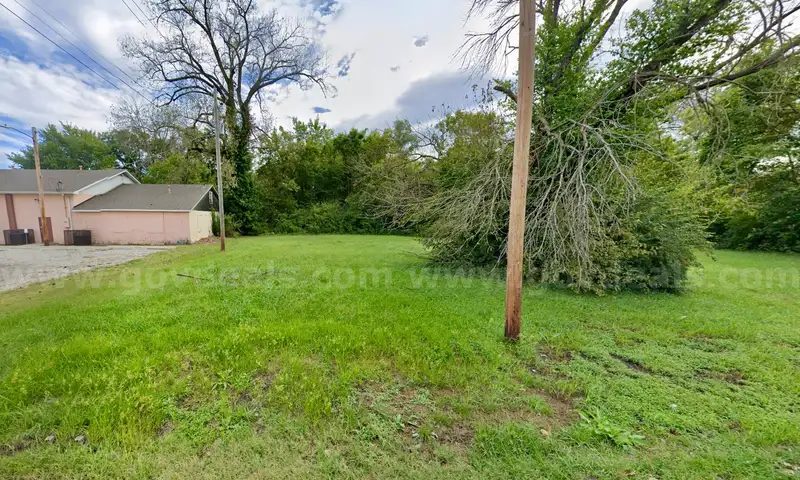 Three-adjacent City Lots about 7.5 Miles from Downtown St. Louis