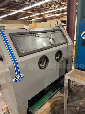 Sand blasting cabinet