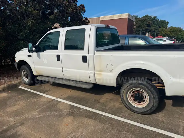 2003 Ford F-250 SD XL Crew Cab Long Bed 4WD