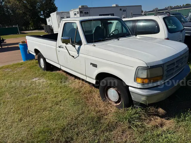 1993 Ford F-150 XL Reg. Cab Long Bed 2WD
