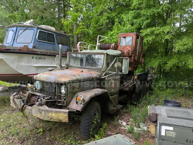 1967 2.5 ton military truck with crane