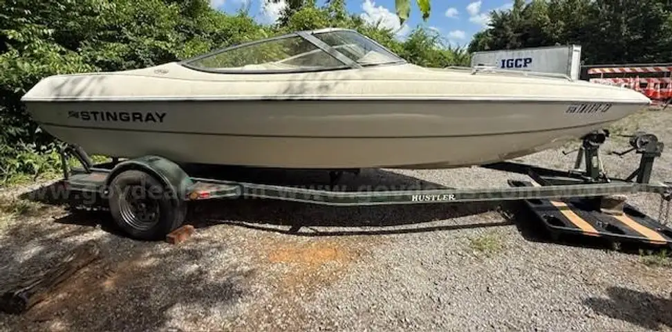 1997 190RS STINGRAY BOAT