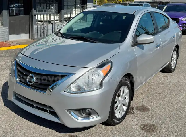 2016 Nissan Versa 1.6 SV Sedan