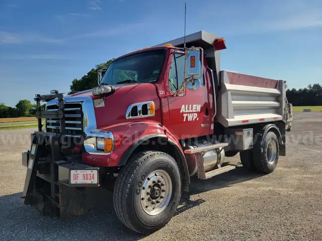 2009 Sterling L7500 with Plow
