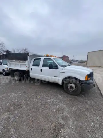 2006 Ford F-350 SD XL Crew Cab 2WD DRW