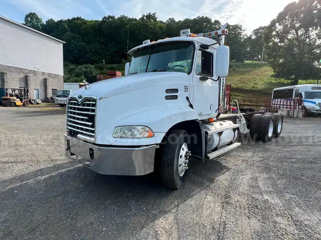 2001 Mack CX613 T/A Day Cab Truck Tractor