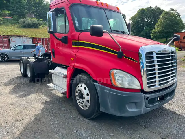 2013 Freightliner Cascadia T/A Day Cab Truck Tractor