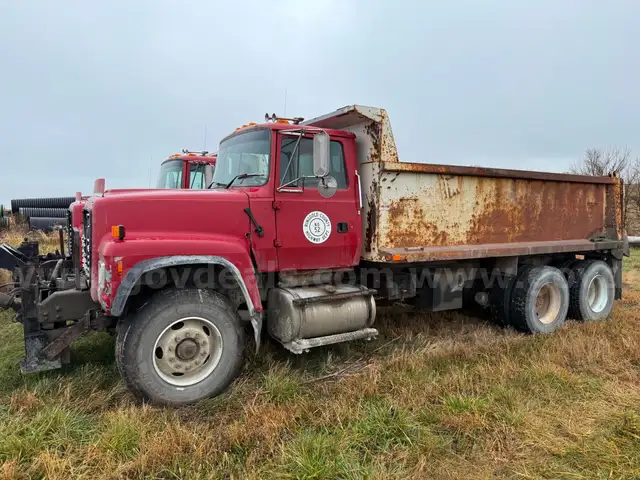 1997 Ford LT9000 Dump Truck