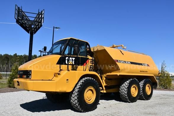 Photo of a 2006 Caterpillar 725